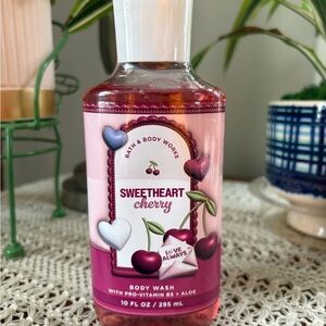Bath & Body Works Sweetheart Cherry Body Wash - Pink